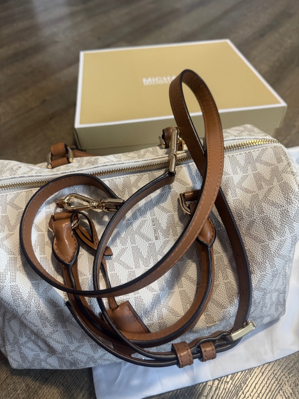Michael Kors Signature Satchel in Vanilla and Brown - Picture 13 of 14